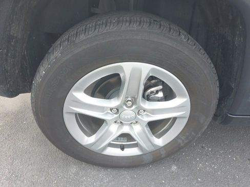 Used 2024 Jeep Compass Latitude image 20