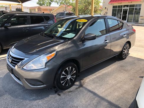Used 2017 Nissan Versa SV FWD image 8