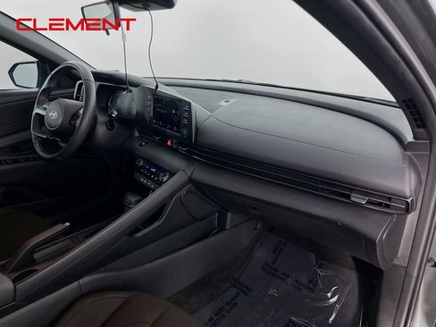 Used 2025 Hyundai Elantra Sport FWD image 33
