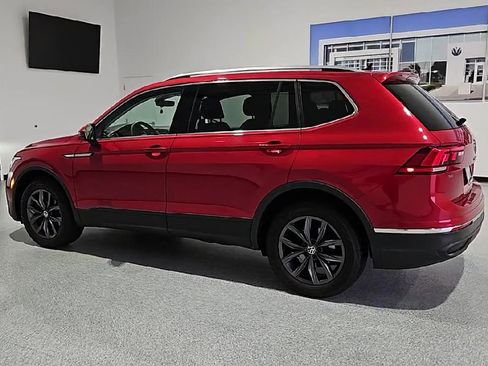 Certified 2023 Volkswagen Tiguan SE w/ Panoramic Sunroof Package FWD image 6