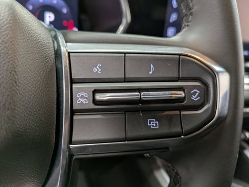 Used 2024 GMC Canyon Elevation image 18