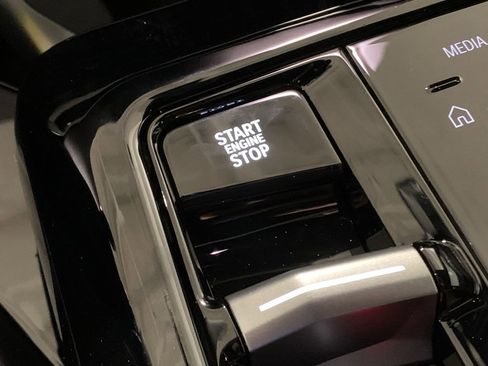 Certified 2025 BMW 530i 530i w/ Premium Package image 18