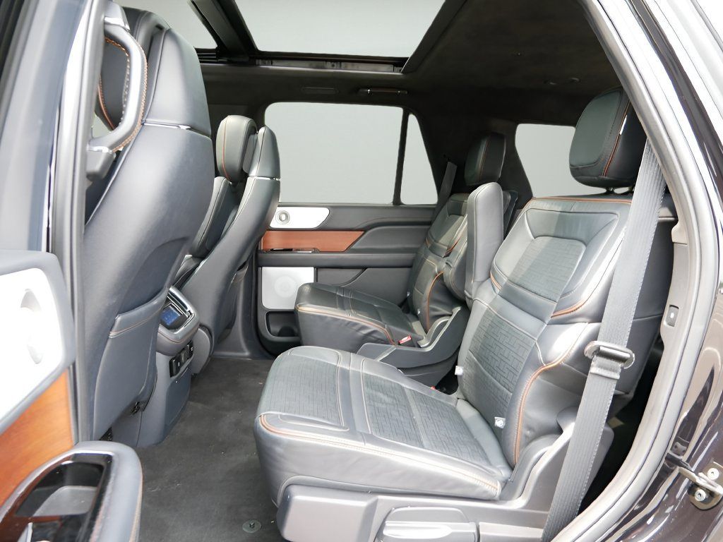 Used 2024 Lincoln Navigator Black Label AWD/4WD image 11