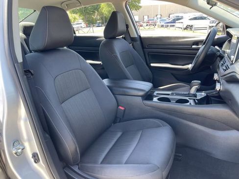 Used 2024 Nissan Altima 2.5 SV FWD image 26