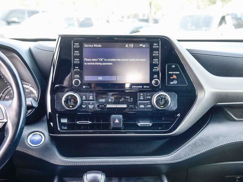 Certified 2020 Toyota Highlander LE image 13