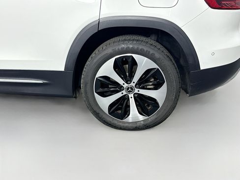 Used 2025 Mercedes-Benz GLB 250 4MATIC image 11