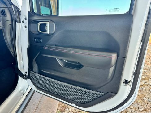 Used 2025 Jeep Wrangler Unlimited Rubicon w/ Convenience Group AWD/4WD image 27