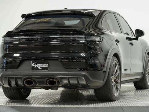 Used 2024 Porsche Cayenne Turbo GT image 17