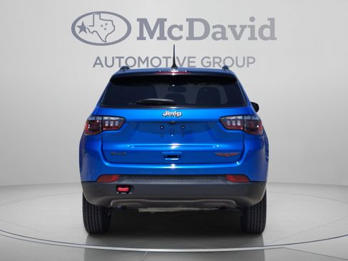 Used 2023 Jeep Compass Trailhawk w/ Trailhawk Convenience Group AWD/4WD image 5
