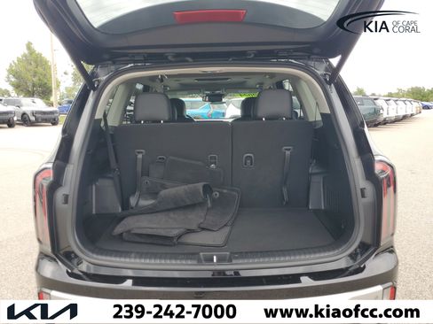 Certified 2024 Kia Telluride EX w/ EX Captain's Chair Package FWD image 8