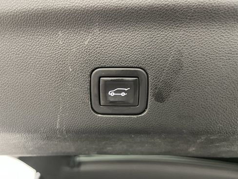 Certified 2025 GMC Yukon XL AT4 w/ AT4 Premium Package AWD/4WD image 36