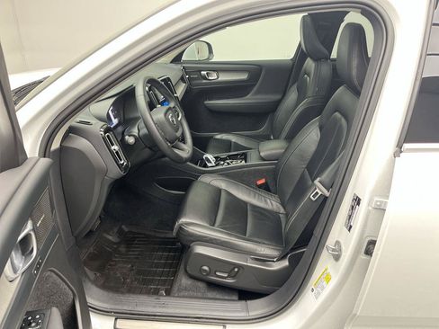 Used 2023 Volvo XC40 B5 Ultimate w/ Protection Package Premier AWD/4WD image 3