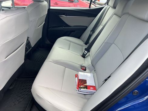 Used 2025 Toyota Camry XLE image 22