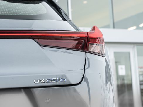 Used 2020 Lexus UX 250h w/ Premium Package image 26