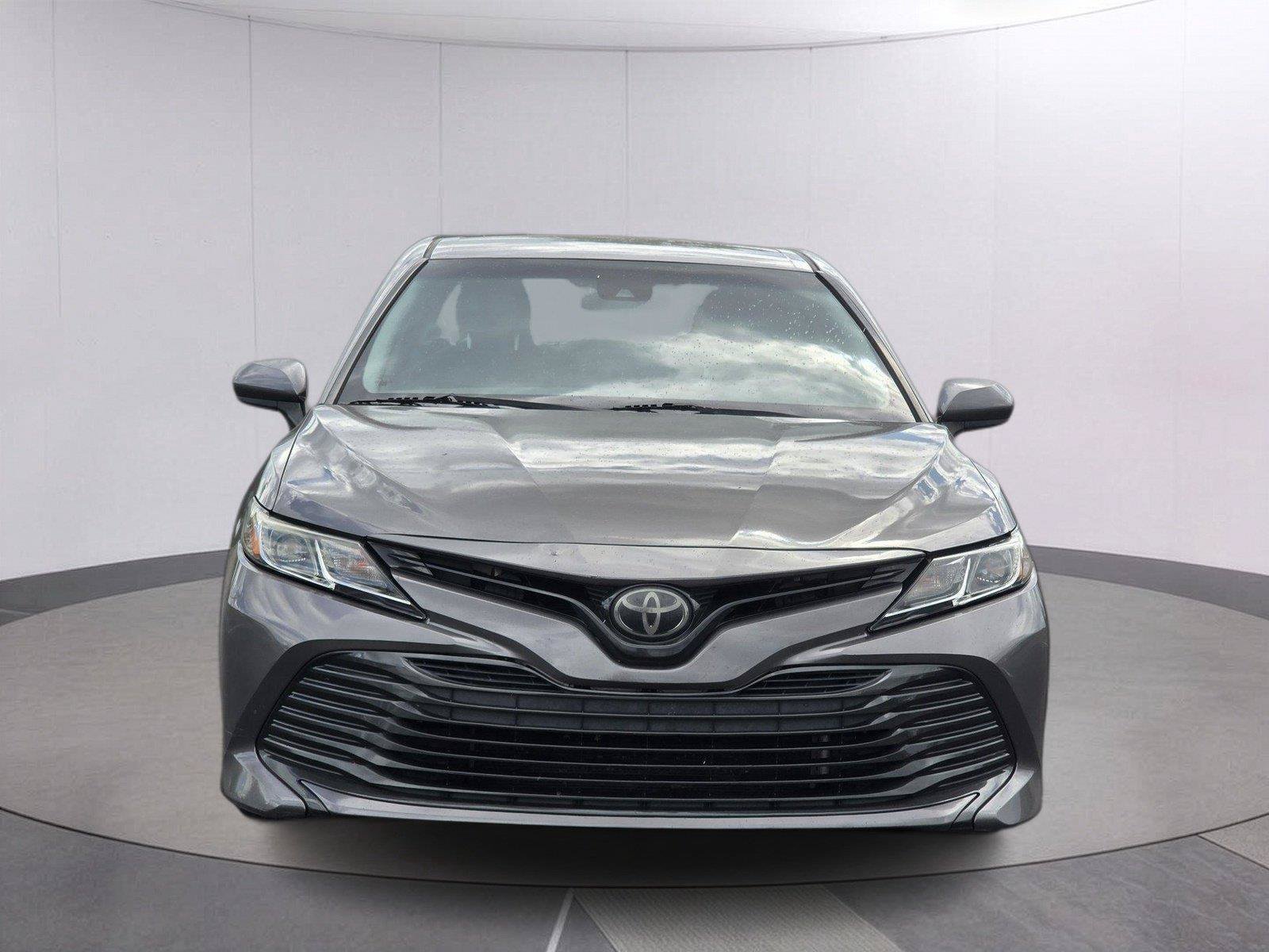 Used 2018 Toyota Camry LE FWD image 2