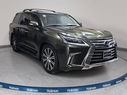 Used 2021 Lexus LX 570 4WD w/ Luxury Package image 4