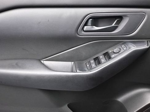 Used 2024 Nissan Rogue S FWD image 7