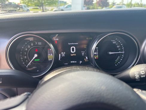 Used 2023 Jeep Wrangler Unlimited w/ Sun & Screen Package AWD/4WD image 18