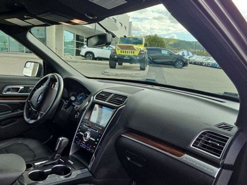 Used 2018 Ford Explorer Limited image 30