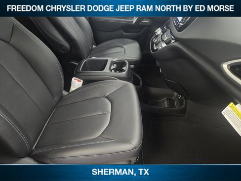 New 2026 Chrysler Voyager LX image 9