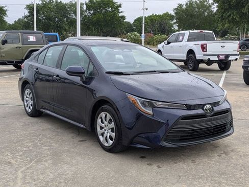 Used 2026 Toyota Corolla LE image 3