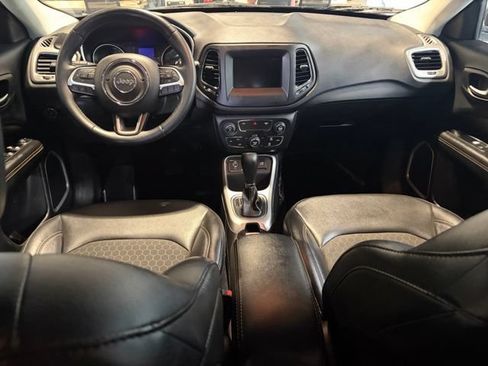 Used 2019 Jeep Compass Latitude FWD image 3