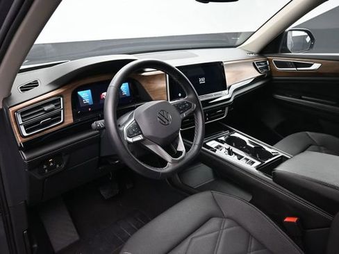 Used 2024 Volkswagen Atlas SE AWD/4WD image 12