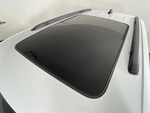 Used 2022 Jeep Grand Cherokee Limited w/ Luxury Tech Group II image 22