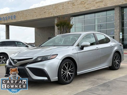 Used 2022 Toyota Camry SE FWD image 6