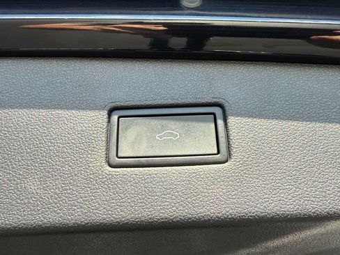 Certified 2024 Volkswagen Tiguan SE AWD/4WD image 33