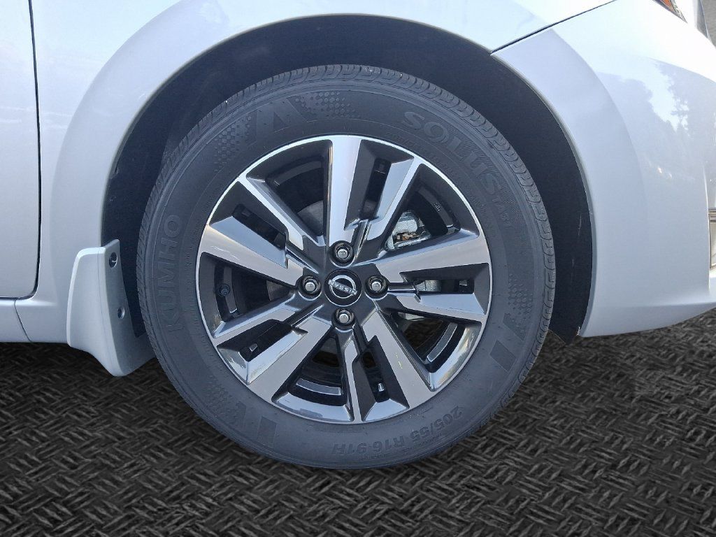 Used 2025 Nissan Versa S FWD image 11