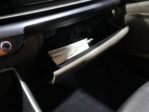 Used 2025 Kia Carnival FWD image 27