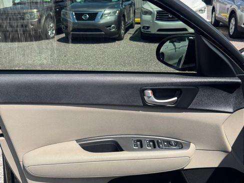 Used 2018 Kia Optima LX FWD image 14