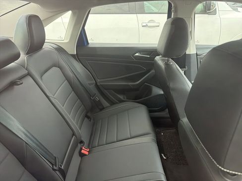 Used 2024 Volkswagen Jetta SE image 8