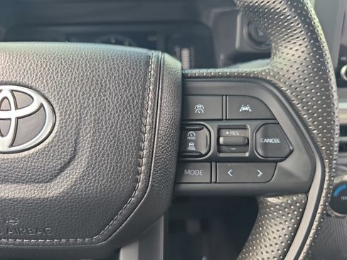 Certified 2025 Toyota Tacoma SR5 AWD/4WD image 22