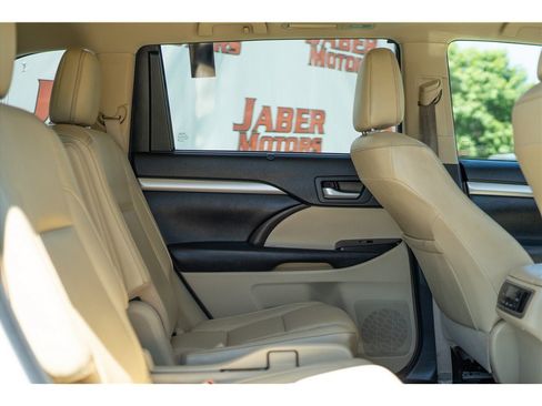 Used 2017 Toyota Highlander XLE FWD image 6