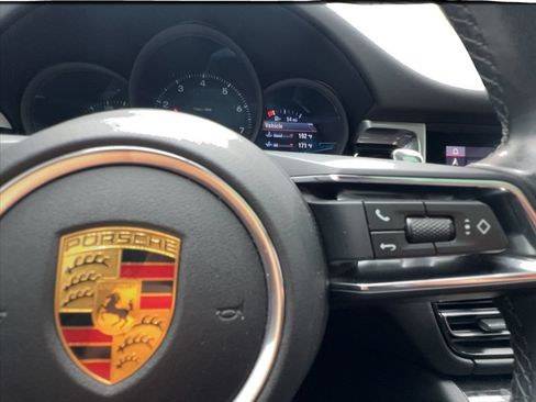 Used 2023 Porsche Macan AWD/4WD image 39