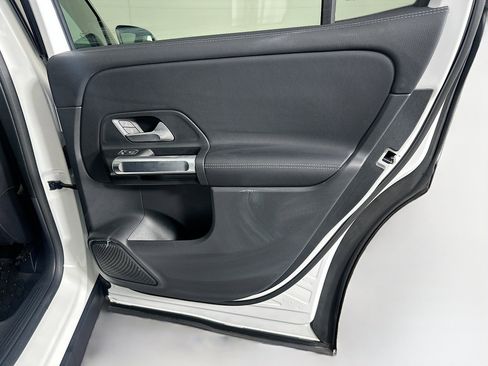 Used 2025 Mercedes-Benz GLB 250 image 30