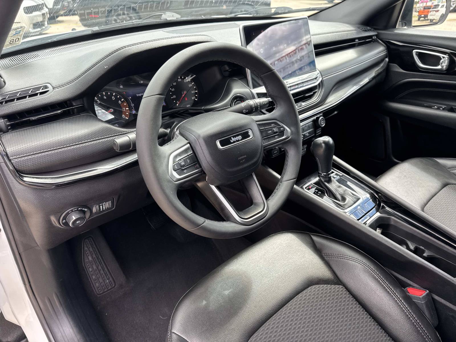Used 2022 Jeep Compass Latitude FWD image 17