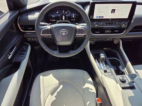 Used 2025 Toyota Grand Highlander AWD Hybrid image 12