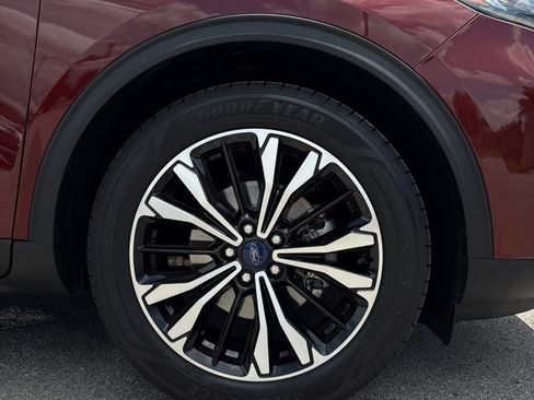 Used 2021 Ford Escape SE w/ SE Sport Appearance Package FWD image 11