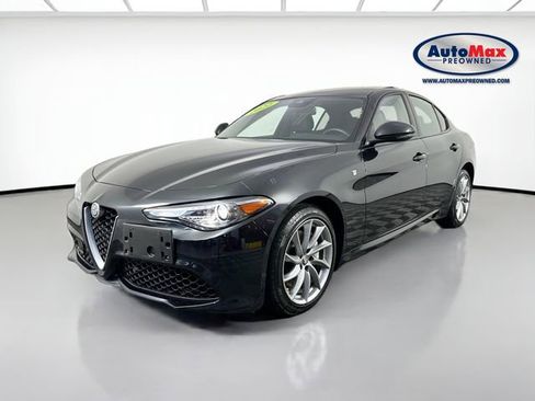 Used 2022 Alfa Romeo Giulia Ti image 5