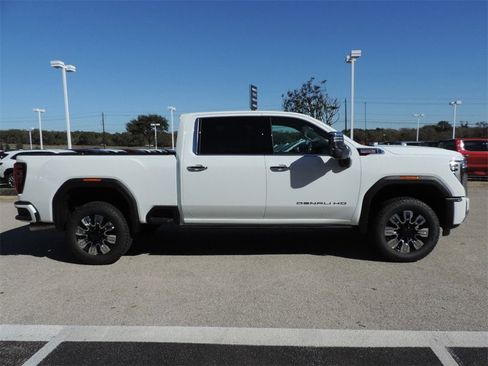 New 2026 GMC Sierra 2500 Denali w/ Denali Reserve Package image 5