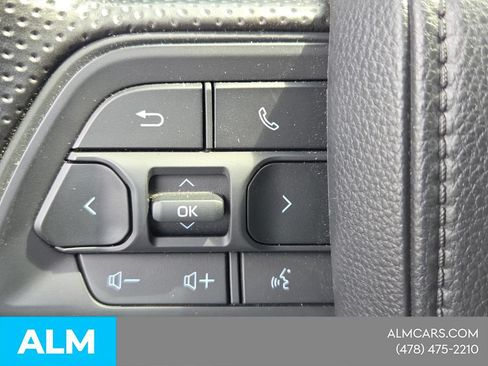 Used 2025 Toyota Tacoma SR5 AWD/4WD image 25