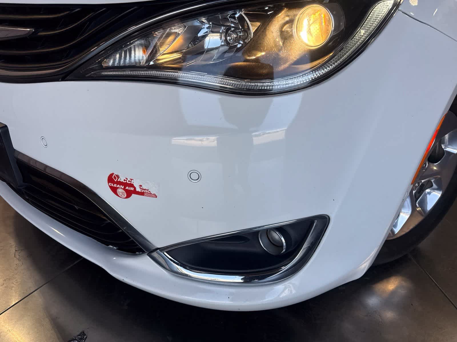 Used 2018 Chrysler Pacifica Limited w/ Advanced Safetytec Group FWD image 8