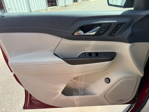 Used 2023 GMC Acadia Denali w/ Denali Ultimate Package FWD image 18