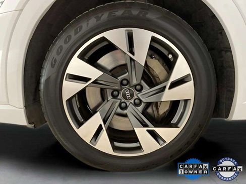 Used 2022 Audi e-tron Premium Plus w/ Premium Plus Package image 29