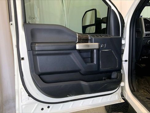 Used 2022 Ford F250 Lariat w/ Lariat Ultimate Package AWD/4WD image 21