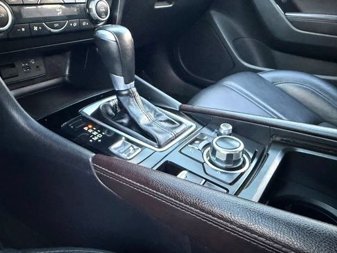 Used 2018 MAZDA MAZDA3 Touring FWD image 17