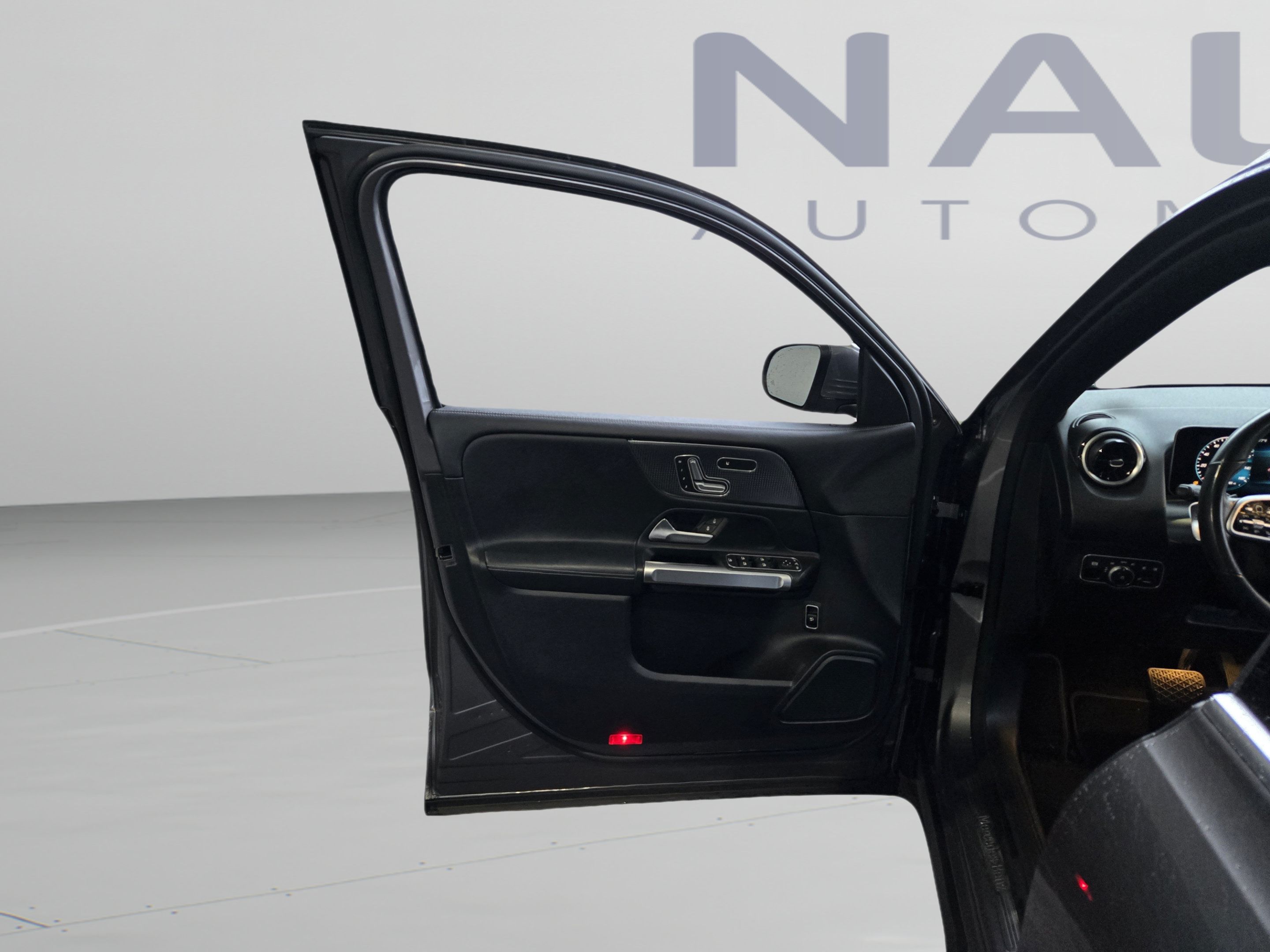 Used 2021 Mercedes-Benz GLB 250 4MATIC image 8